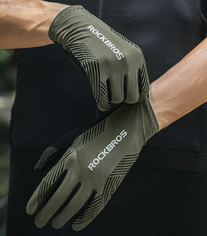 Green gloves with 'ROCKBROS' branding on a black background